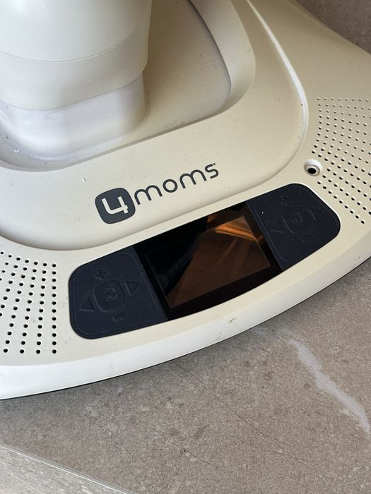 Заколисуючий центр 4moms 4.0