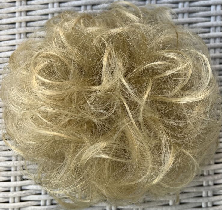 Premium Ultra włosy doczepiane, kok na siateczce, naturalny blond 93.