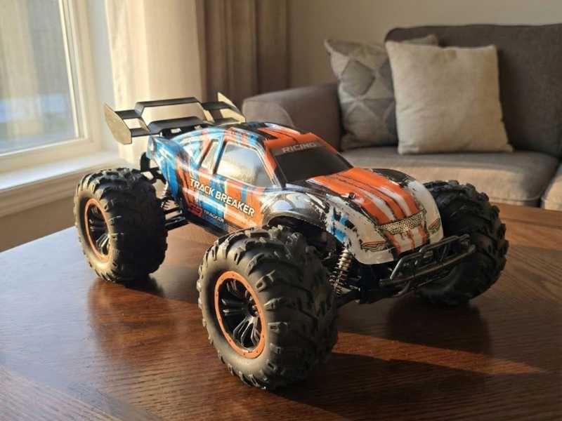 Samochód Zdalnie Sterowany Terenowy Szybkie Auto Na Pilota Gumowe Koła