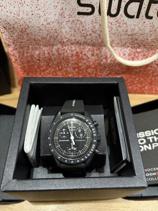 omega swatch moonswatch snoopy