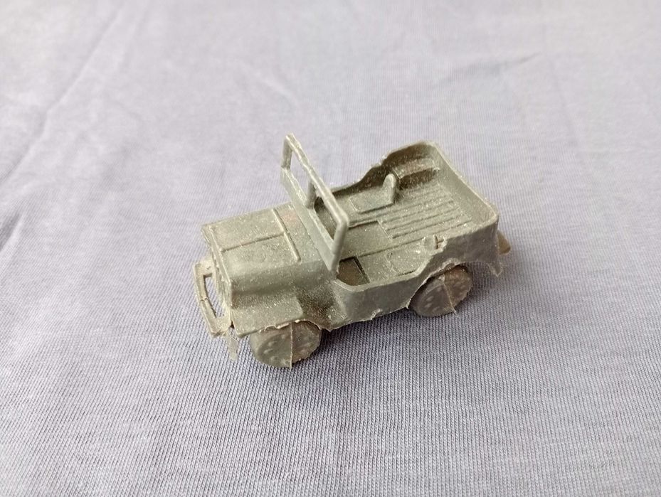 Żołnierzyki gazik jeep PRL 1:72