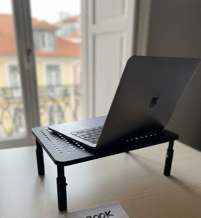 Suporte Elevador Monitor / Portátil em Metal Perfurado - Como Novo