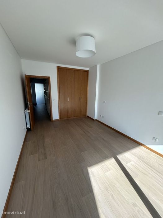 Apartamento T2 com Varanda e Garagem em Aveiro