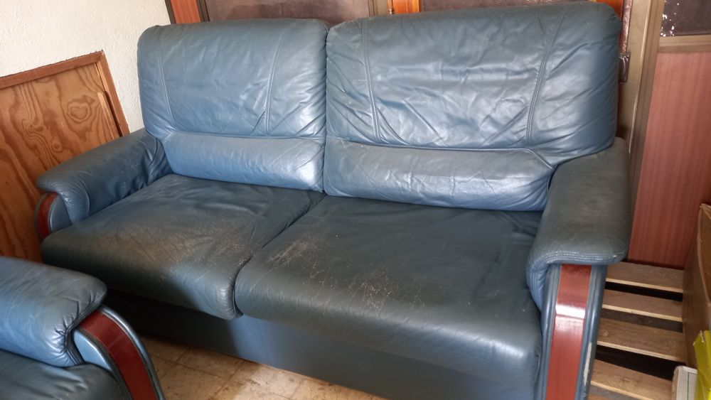 Vendo sofá em pele genuína