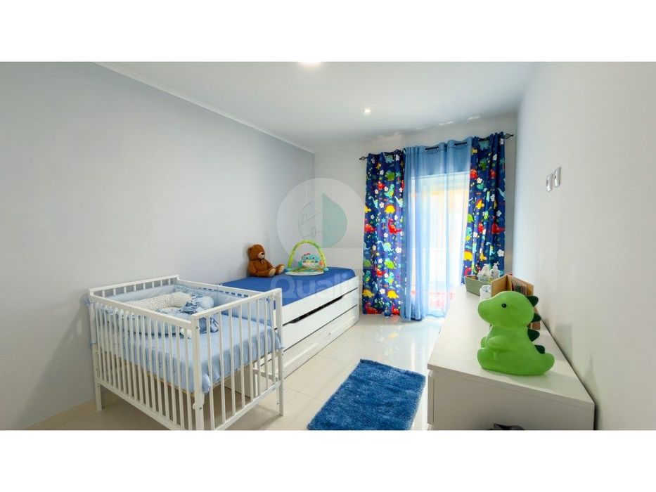 Apartamento T3 convertido em T2 na Verderena