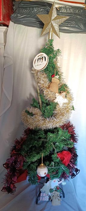 Pinheiro de Natal: Presépio e muitas decorações