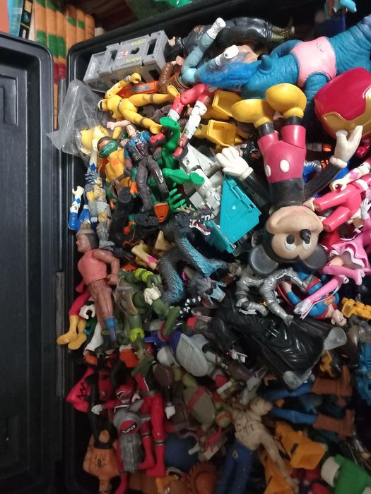 Grande lote de brinquedos 3.000