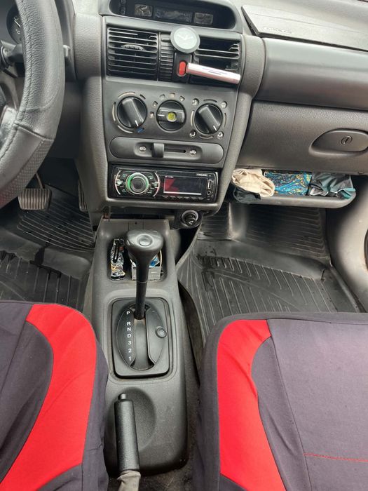 Автомобіль Opel Corsa