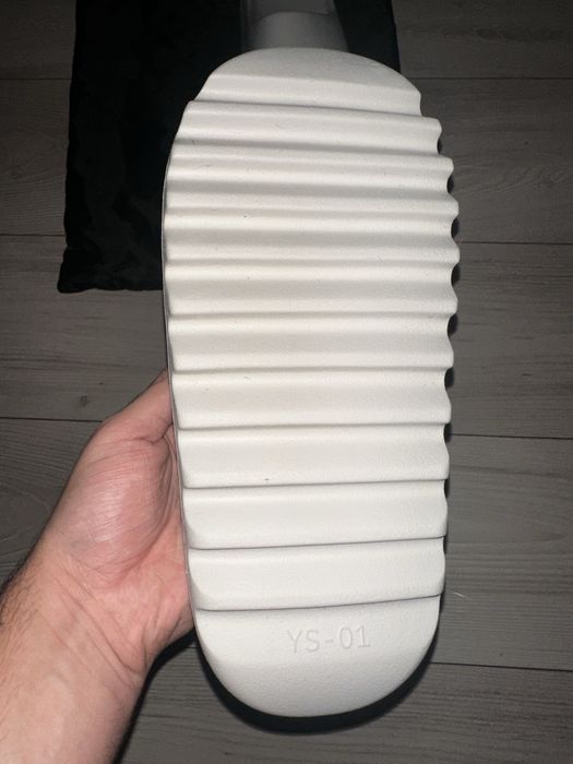Klapki Yeezy Slide