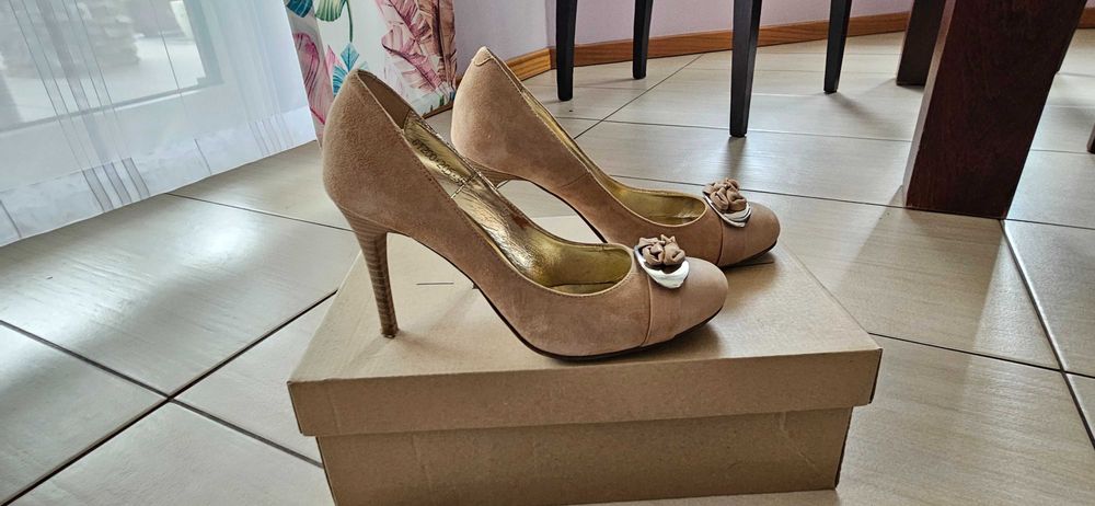 Beżowe eleganckie szpilki Badura rozm. 36