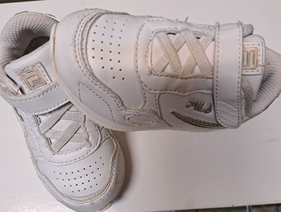 Sapatilhas T.23 - Fila -  em pele Brancas