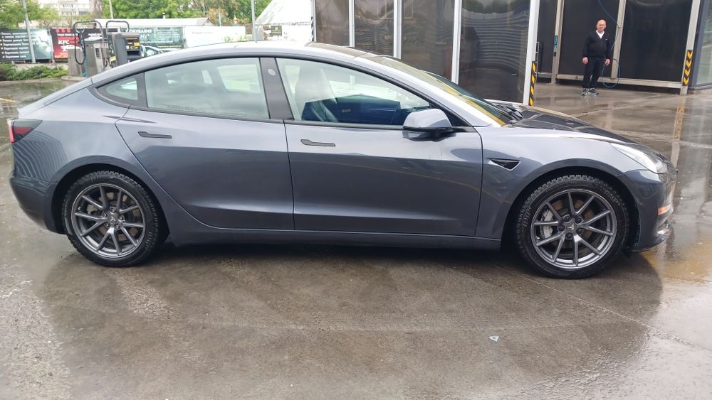 Продам Tesla model 3