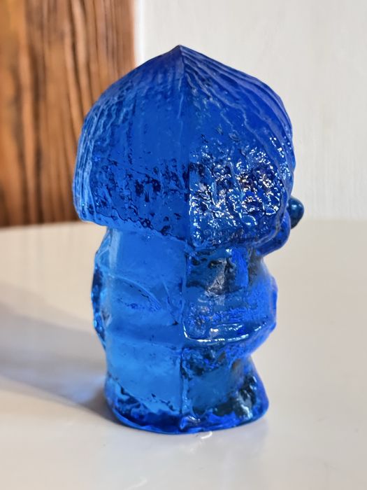 Niebieska szklana figurka troll Bergdala Szwecja vintage
