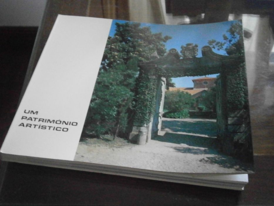 LIVRO “Um Património Artístico”, 1983(como novo)