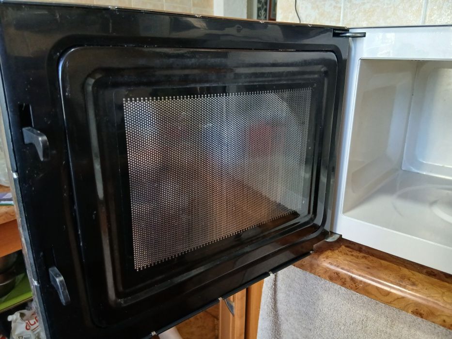 Микроволновка Saturn. Рабочая