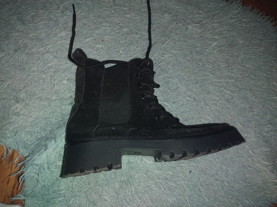 Sprzedam trapery  czarne ciepłe