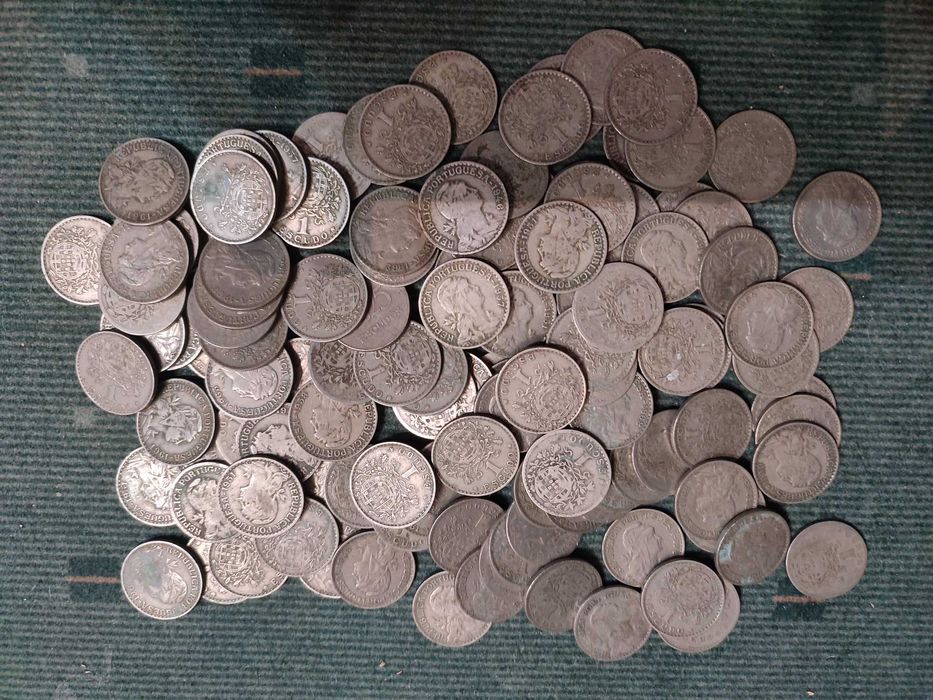 Lote 173 Moedas Alpaca 1 escudo e cinquenta centavos