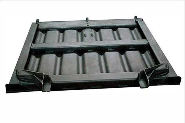 Лист верхней промежуточной балки полувагона, армирующий лист