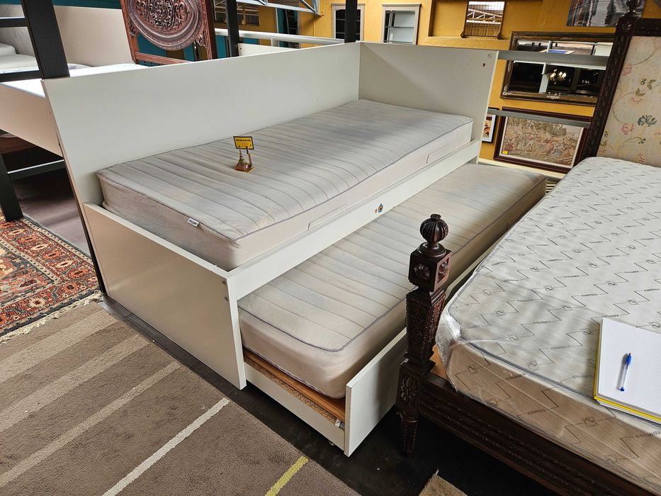 Cama dupla com dois colchoes - Marcas de uso