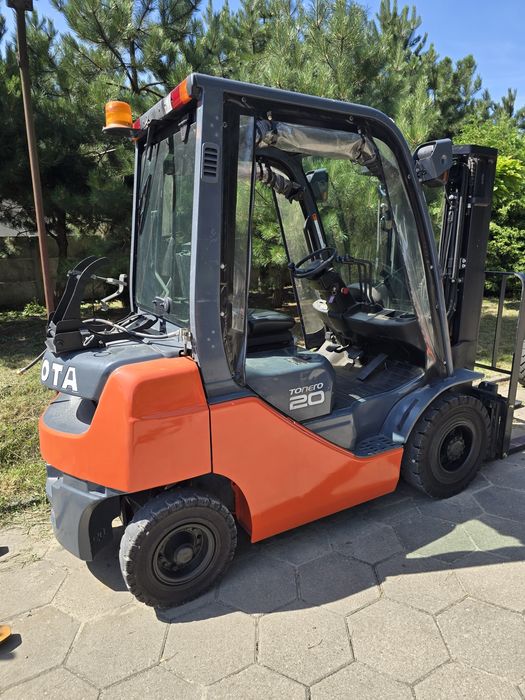 Toyota 02-8FGF20 Triplex 4,30 m  rok 2018 kabina plandeki