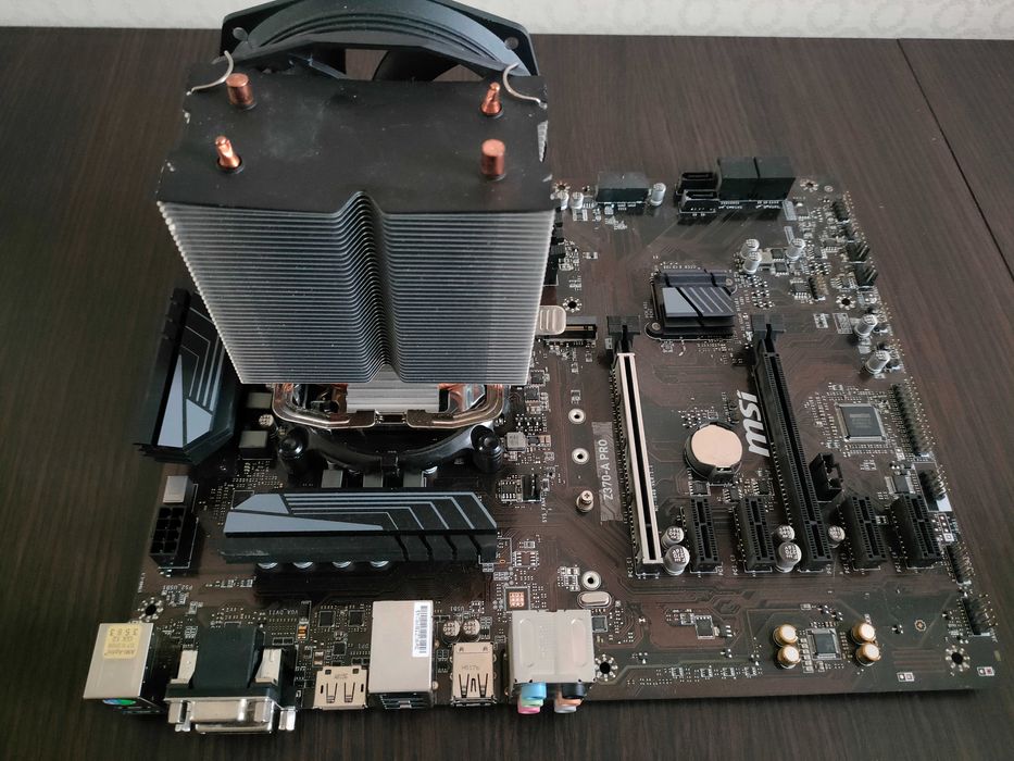 MSI Z370a-pro + Intel I3 8350K + SilentiumPC Spartan 3 LT HE1012