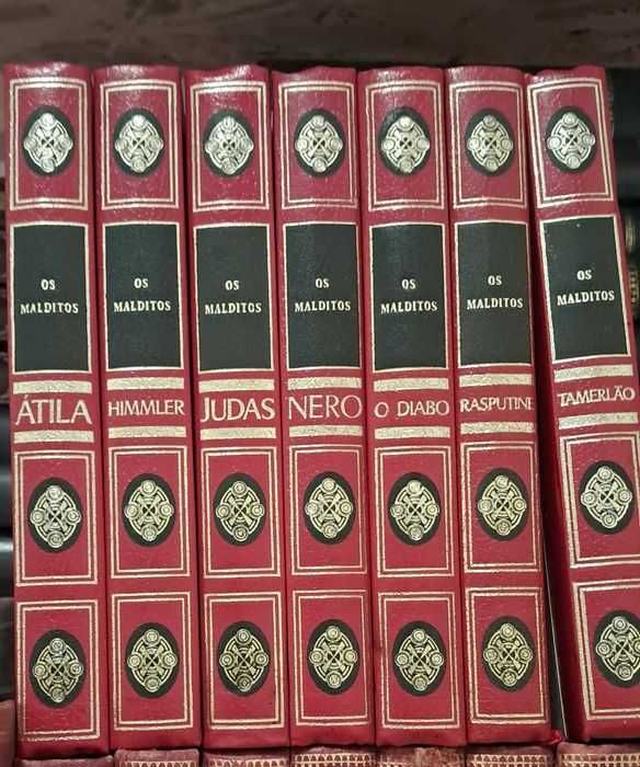 Colecção de 7 livros antigos " Os malditos"