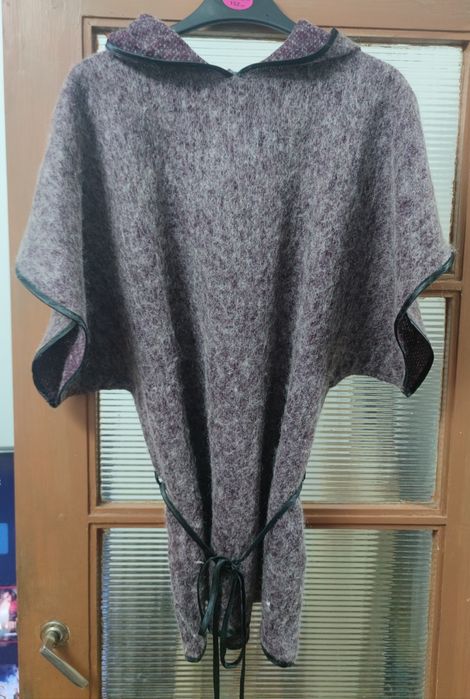 Capa / Poncho em Lã Natural – Novo – Tamanho Único