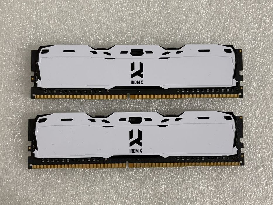 Pamięć GoodRam IRDM X DDR4 16GB 3200MHz CL16 IR-XW3200D464L16SA/16GDC