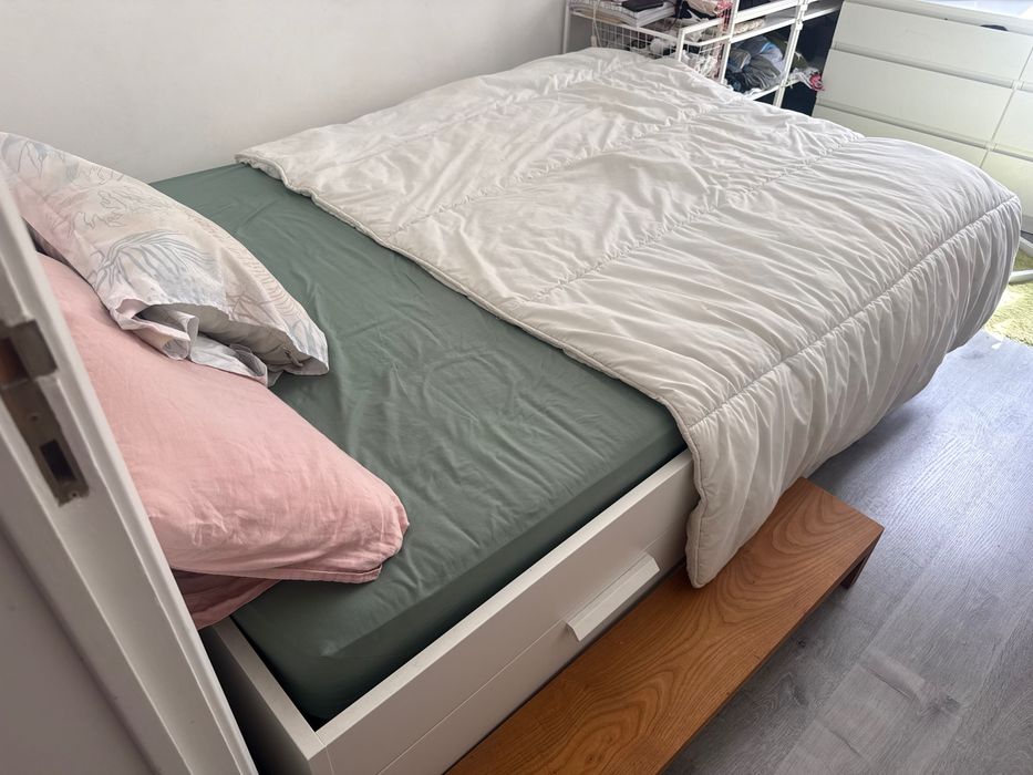 Cama de casal e colchão