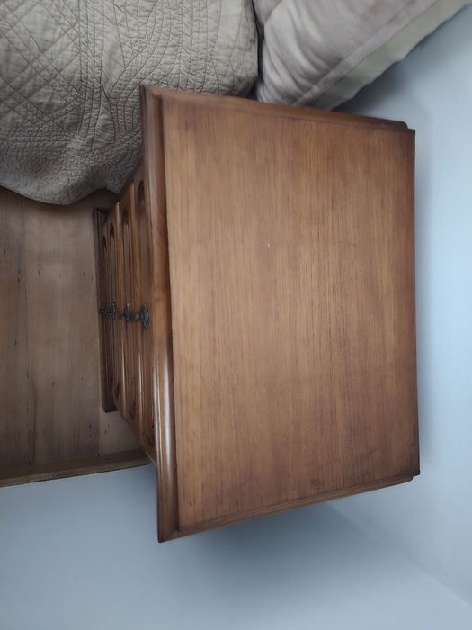 2 mesas de cabeceira