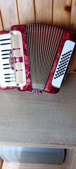Akordeon Hohner Student 40- b,  2- chór.