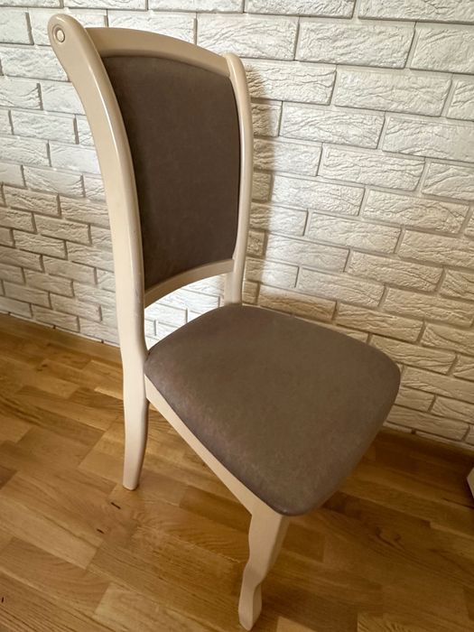 Стіл та стільці для кухні