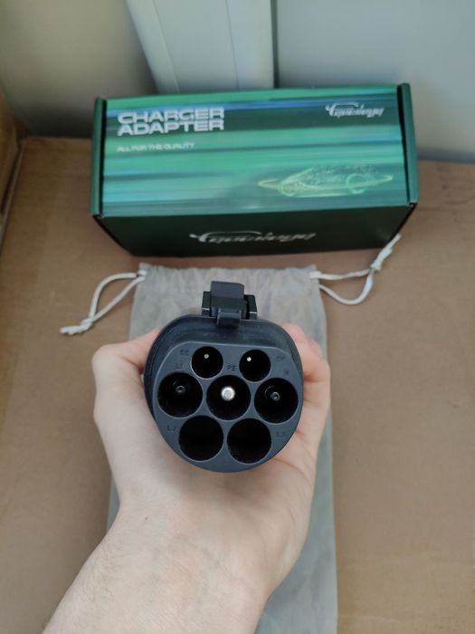 Перехідник Tesla - GBT для авто з Китаю GUWIEYG 7kw 32A блокування