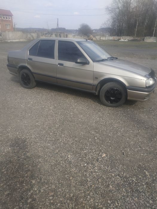 Автомобіль Рено 19