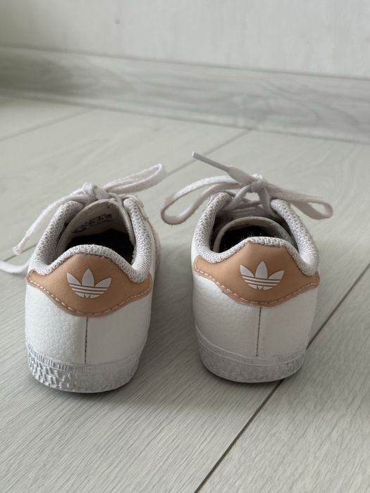 adidas gazelle 24-25розмір 14,5-15см устілка