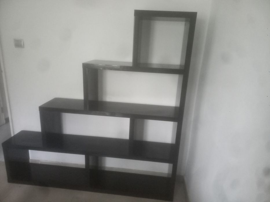 Móvel preto para sala