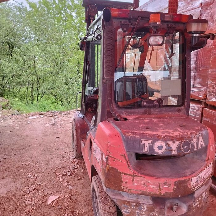 Empilhador Toyota serie 8 FD25