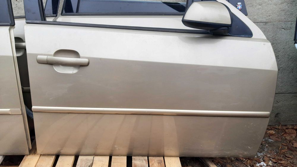 Lak. T0 drzwi prawe lub lewe Ford Mondeo mk3 kombi kompletne lak. TO