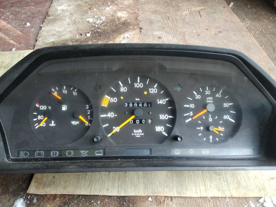 Щиток приладів Мерседес 124