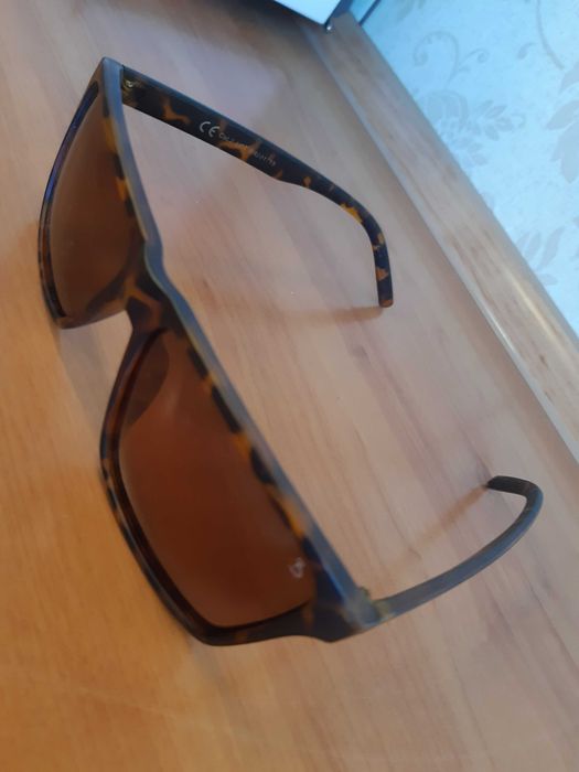 Brązowe okulary przeciwsłoneczne