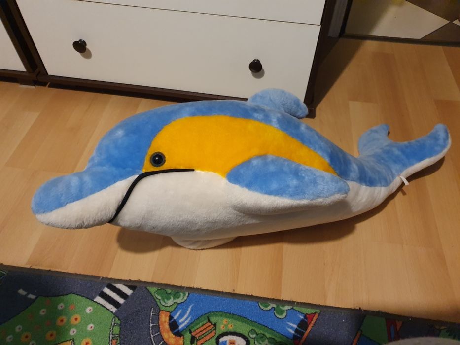 Pluszowy delfin.
