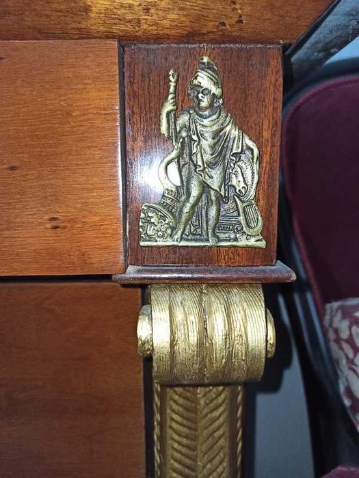 Cómoda Antiga com Tampo em Mármore Negro