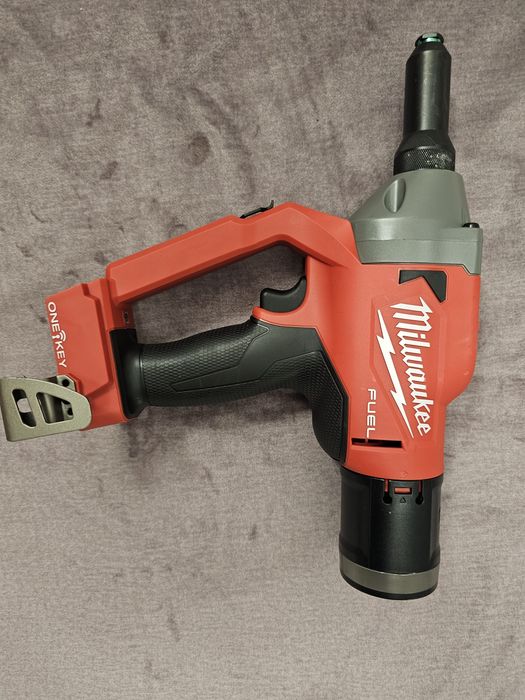 Milwaukee M18 ONEFPRT Akumulatorowa nitownica  nowa
