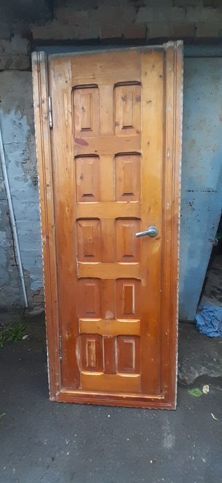 Продам дерев'яні двері.