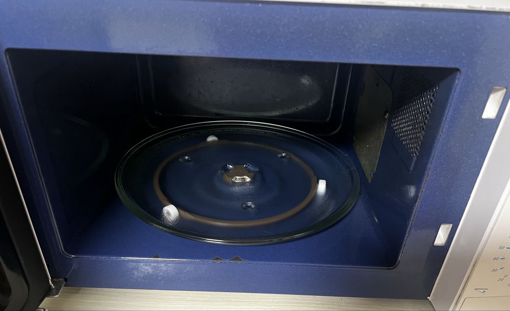 Мікрохвильова піч з грилем