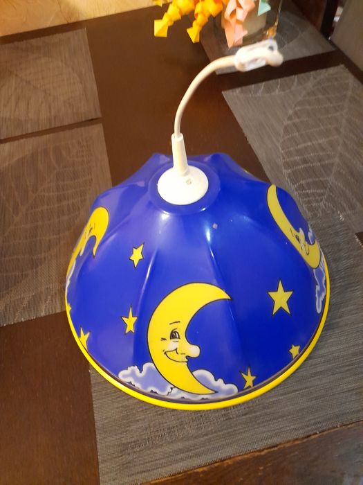 Lampa sufitowa do pokoju dziecięcego