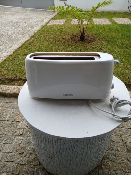 Torradeira da marca Krea, modelo TT130.