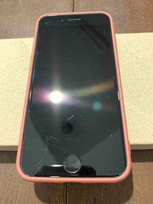 Apple Iphone 8 64gb lte szary + etui nowe czerwone/ niebieskie