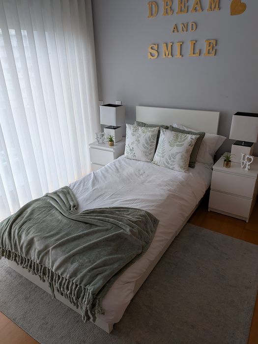 Cama solteiro com estrado incluído