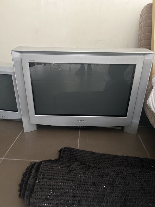 duas Tv Sony (medio e grande)